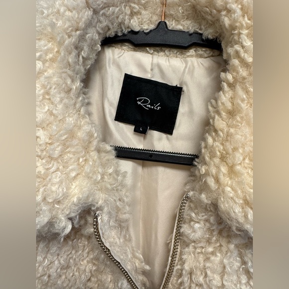 RAILS SHERPA 3/4 LENGTH VEST- WORN ONCE! - Picture 3 of 5